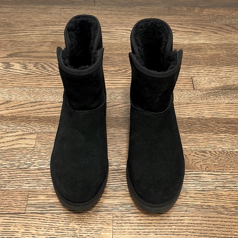 NWOB UGG Kristin Wedge Bootie, Black, 6.5